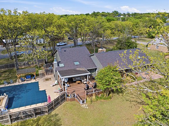 4th image of 1610 Country Club Dr