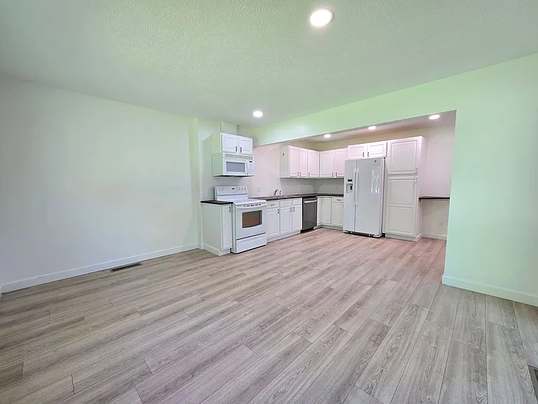 8224 Pine Ave — Photo 4