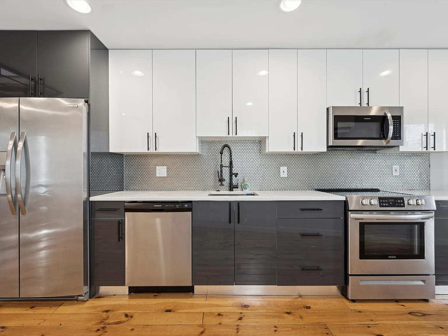 1 bed, 2200 sqft, $1,090 — Photo 4