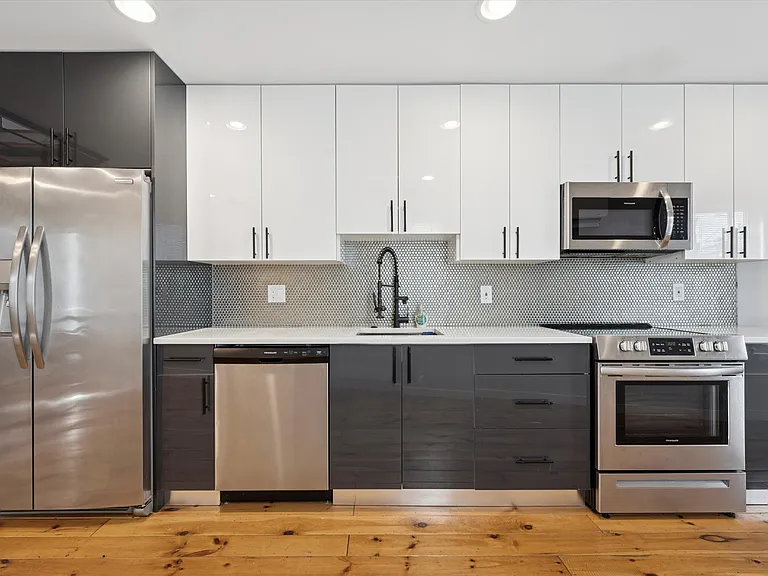 2521 E Dauphin St — Photo 4