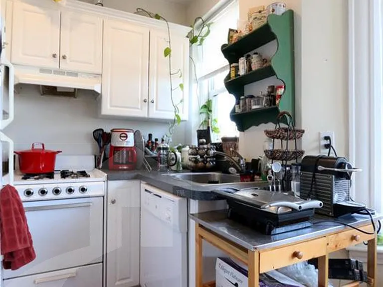 331 Harvard St — Photo 14