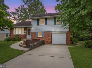 2916 Larkspur Ln, Secane, PA 19018