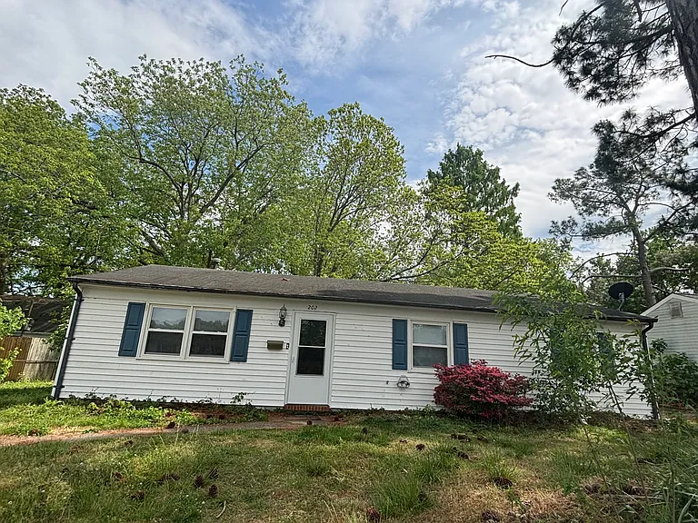 202 Nina Ct — Photo 1