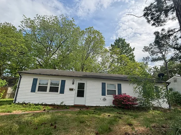 202 Nina Ct, Newport News, VA 23602