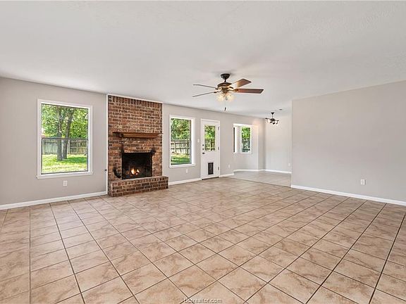3rd image of 1107 Austin Ave