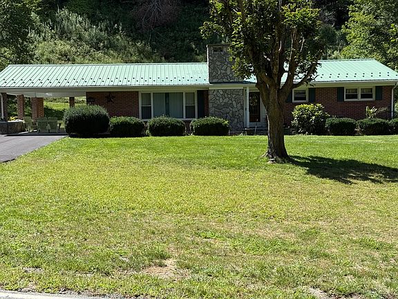 Front og the home and upper driveway
