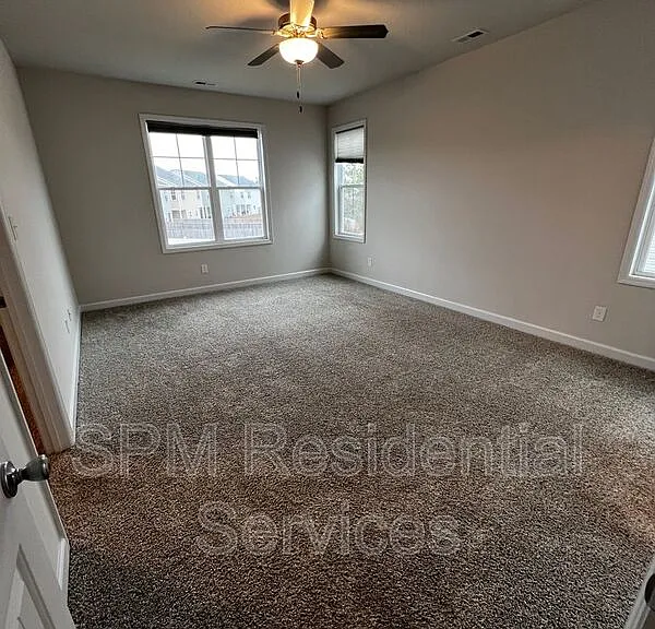 407 Vandemere Ct — Photo 10