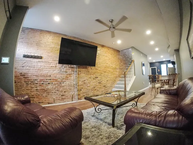 819 N Montford Ave — Photo 3