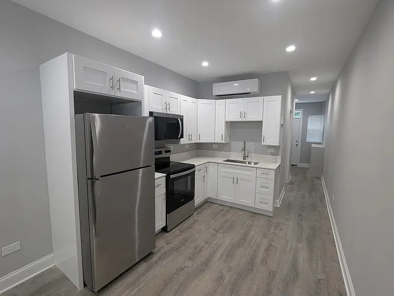 7050 W Higgins Ave #1E — Photo 3