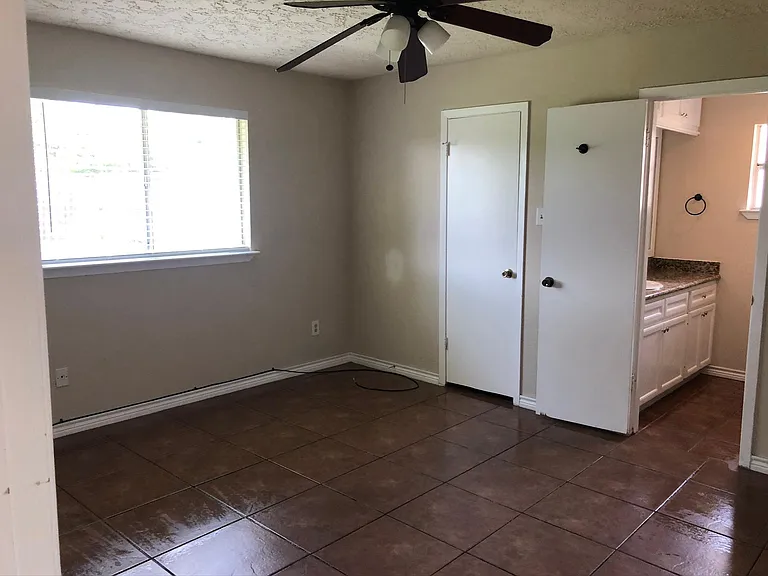 2927 Helmsley Dr — Photo 29