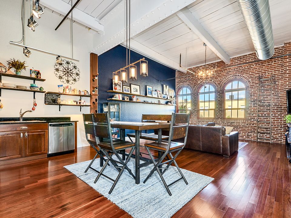 1st image of 1501 W Horatio St APT 232