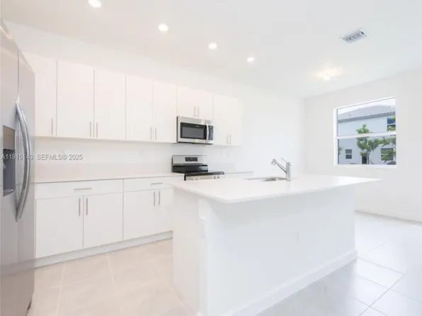 2636 NW 8th Ct, Homestead, FL 33034