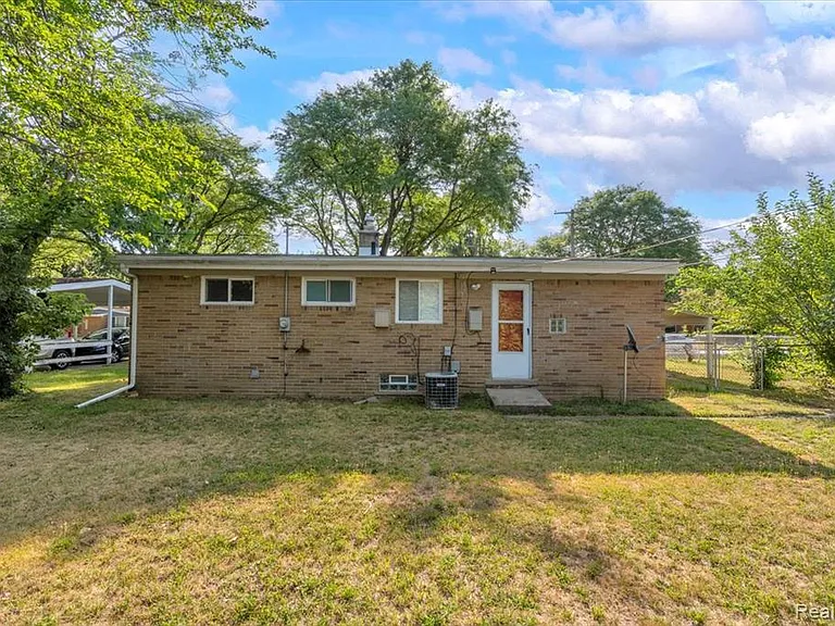 23031 Eastwood St — Photo 24