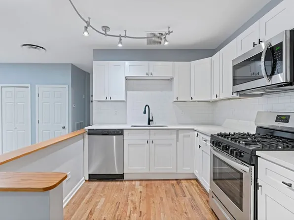 2900 N Damen Ave APT 1F, Chicago, IL 60618