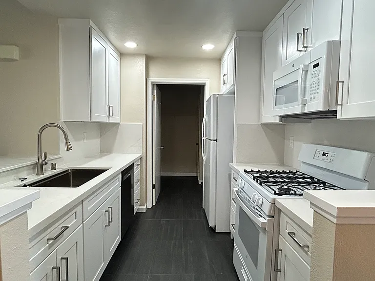 607 Arcadia Ter #203 — Photo 8