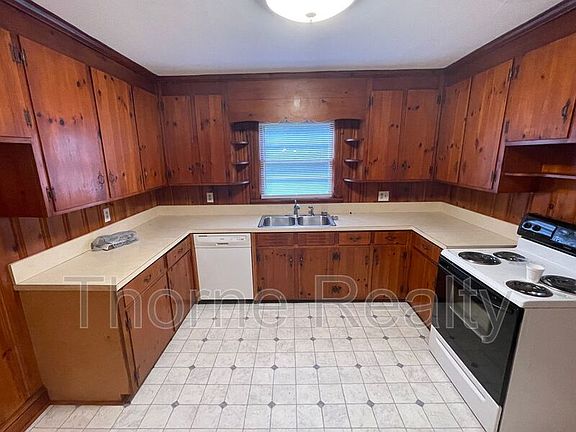 3rd image of 604 Smallwood Dr