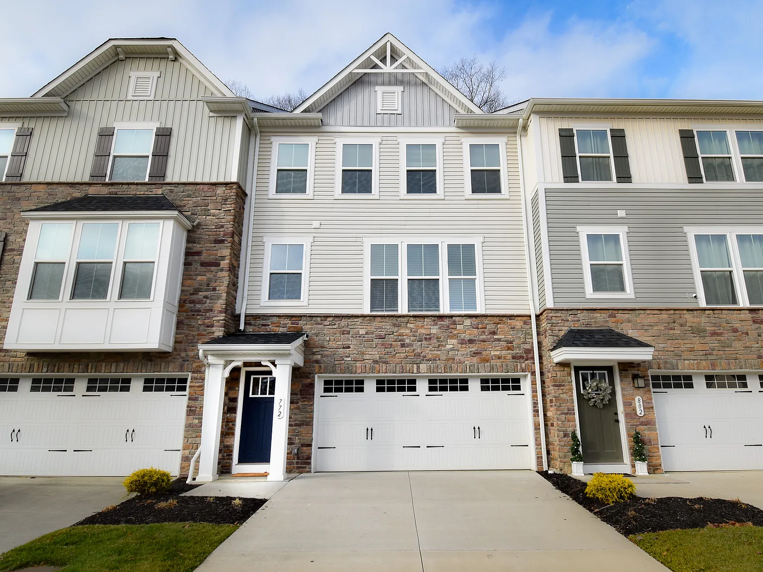3 bed, 2.5 bath, 1558 sqft, $2,400 — Photo 1