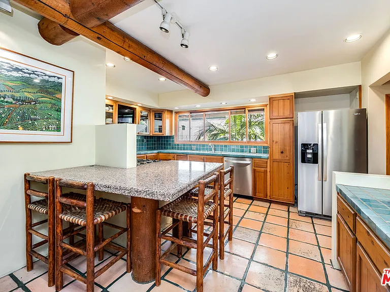 454 E Rustic Rd — Photo 15