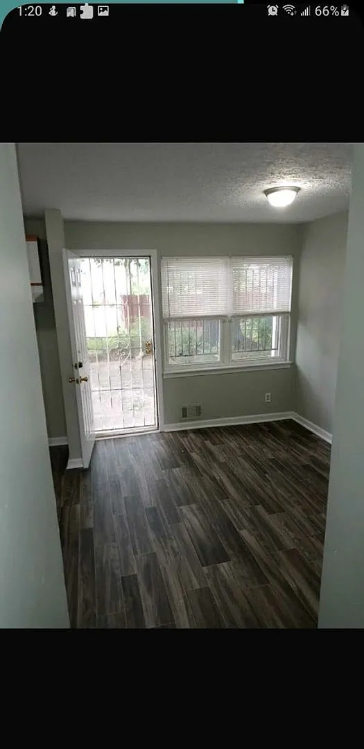 Clean 3 bedroom townhouse/w basement — Photo 4