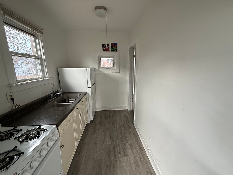 1st image of 301 Jersey St APT 3