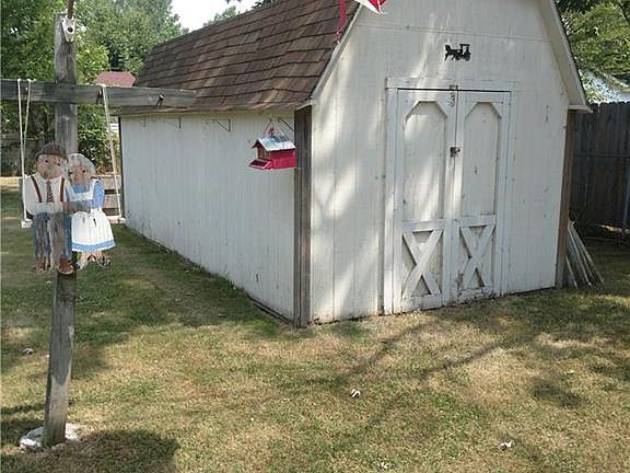5th image of 553 Maplewood Ave