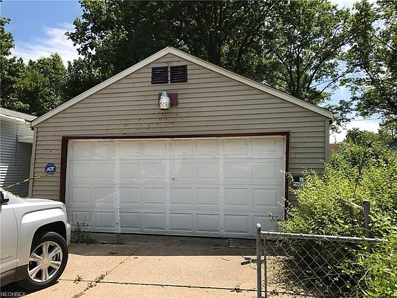 3rd image of 297 Woodside Ave