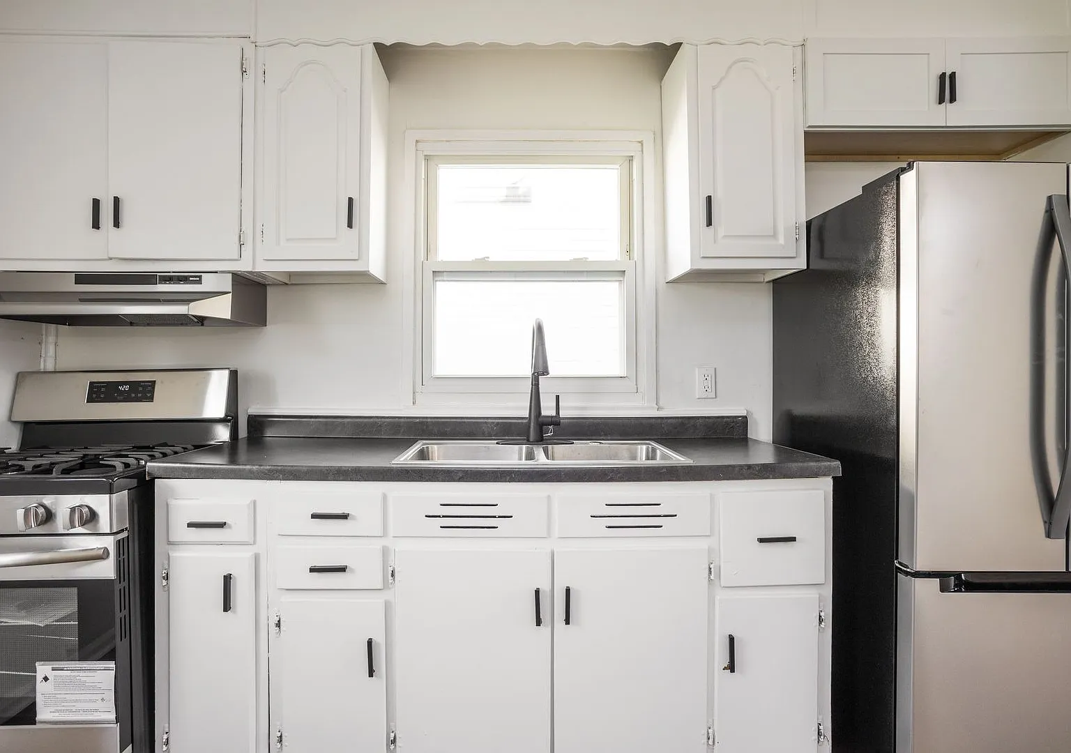 Newly Renovated 2 bed 1 bath unit. — Photo 2