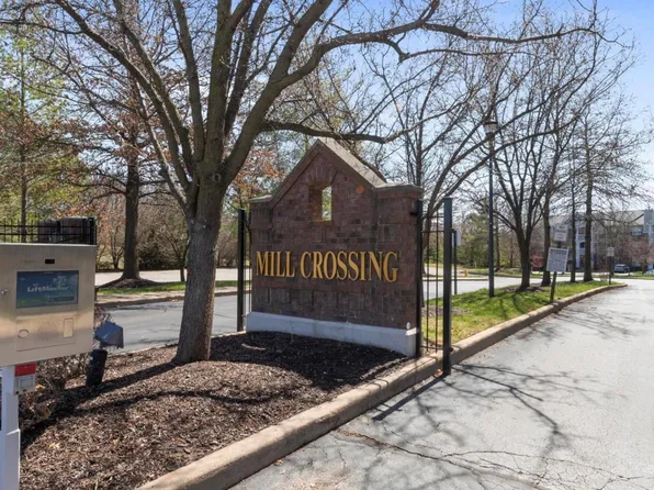 13115 Mill Crossing Ct APT 303, Saint Louis, MO 63141