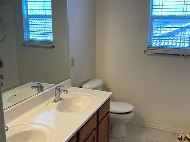302 Willow Bend Dr — Photo 4