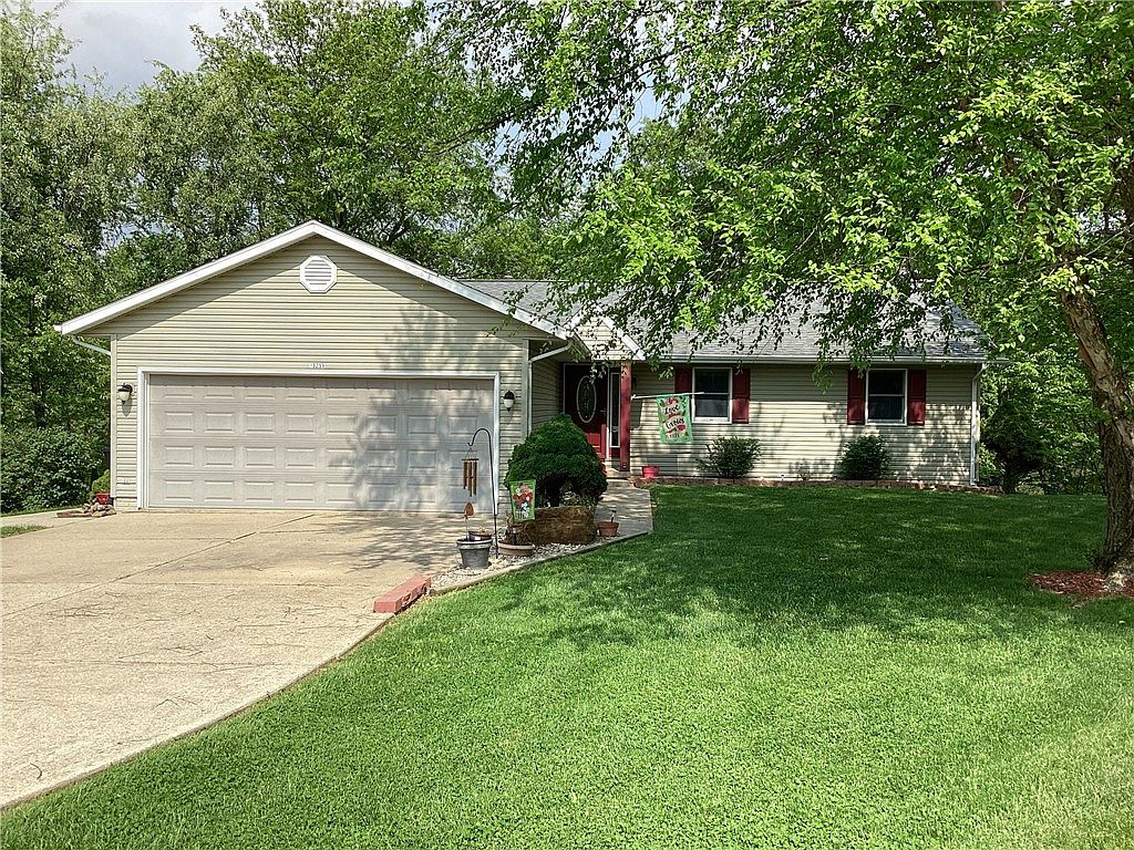 15255 N Holden Ave, Effingham, IL 62401 Zillow