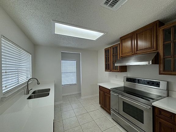 3rd image of 4927 Kenton Lk