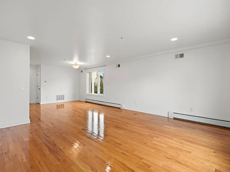 254 Division St #1R — Photo 3