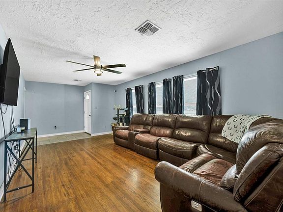 4th image of 2111 NW Dearborn Ave
