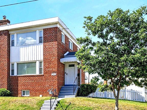 4th image of 5129 Chillum Pl NE