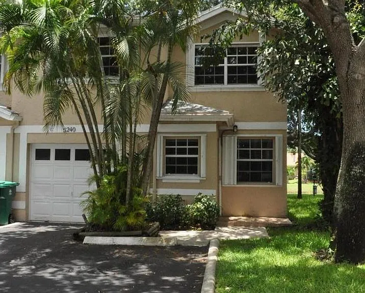 5240 SW 121st Ave — Photo 1