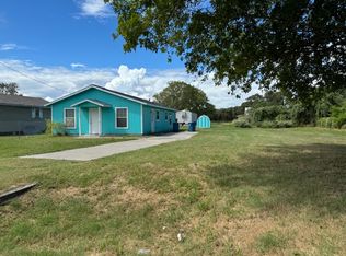 807 S Mathis St, Rockport, TX 78382