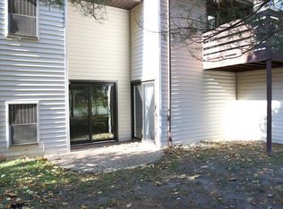 1472 S Taylor Rd, Cleveland Heights, OH 44118