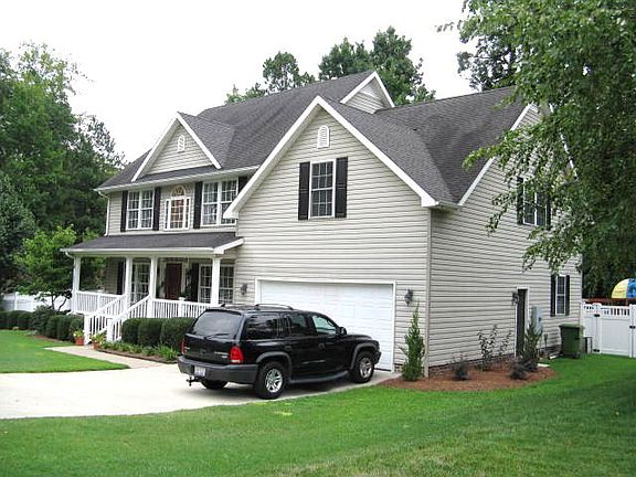 3rd image of 701 Stoney Brook Dr