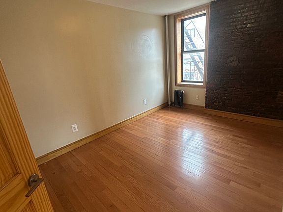 3rd image of 562 Morris Ave APT 10