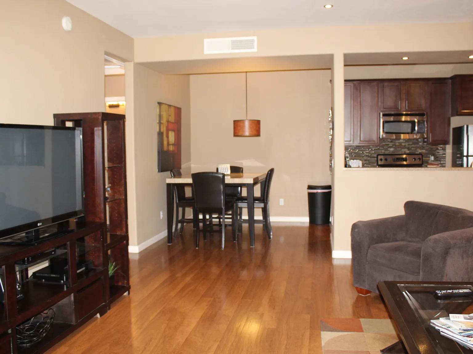 2 bed, 1029 sqft, $2,000 — Photo 4