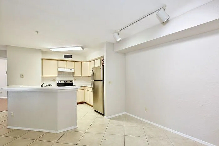 2 bed, 2.0 bath, 1209 sqft, $1,595 — Photo 3