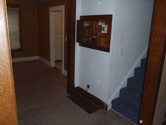5th image of 703 E 2nd St