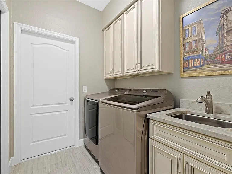 340 McCabe St — Photo 13
