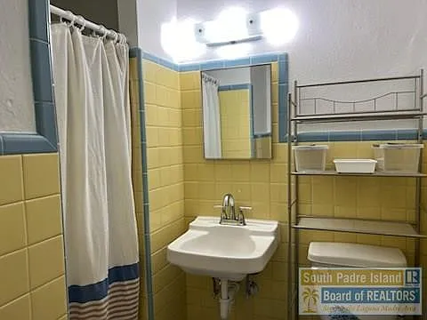 202 N Yturria St #4 — Photo 6