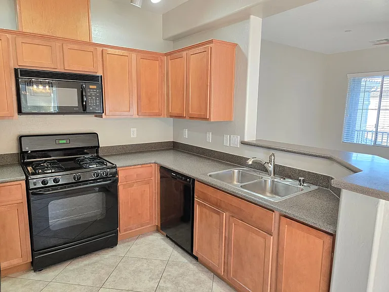 6868 Sky Pointe Dr #2076 — Photo 10