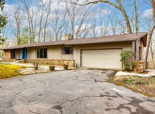 968 W Outer Dr, Oak Ridge, TN 37830