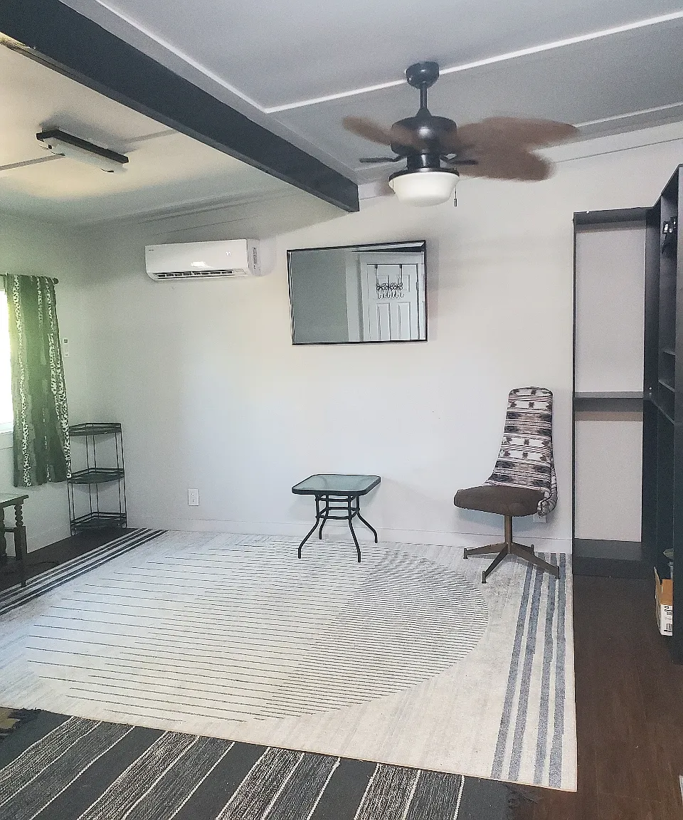 Studio, 350 sqft, $900 — Photo 1