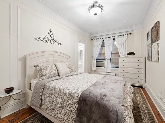 5th image of 200 W 54th St APT 3H