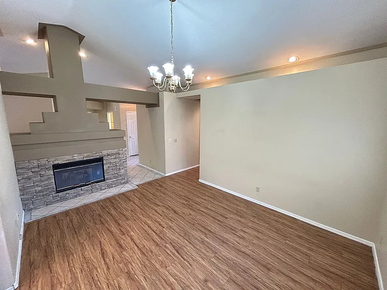 4552 Bradpoint Dr — Photo 6