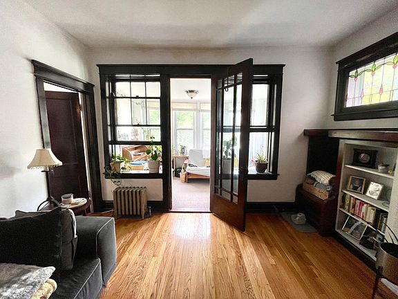 4th image of 2419 N Maplewood Ave #1